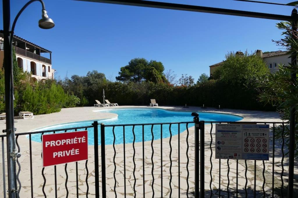 Appartement Clim & Piscine Sur Golf Pont-Royal Εξωτερικό φωτογραφία