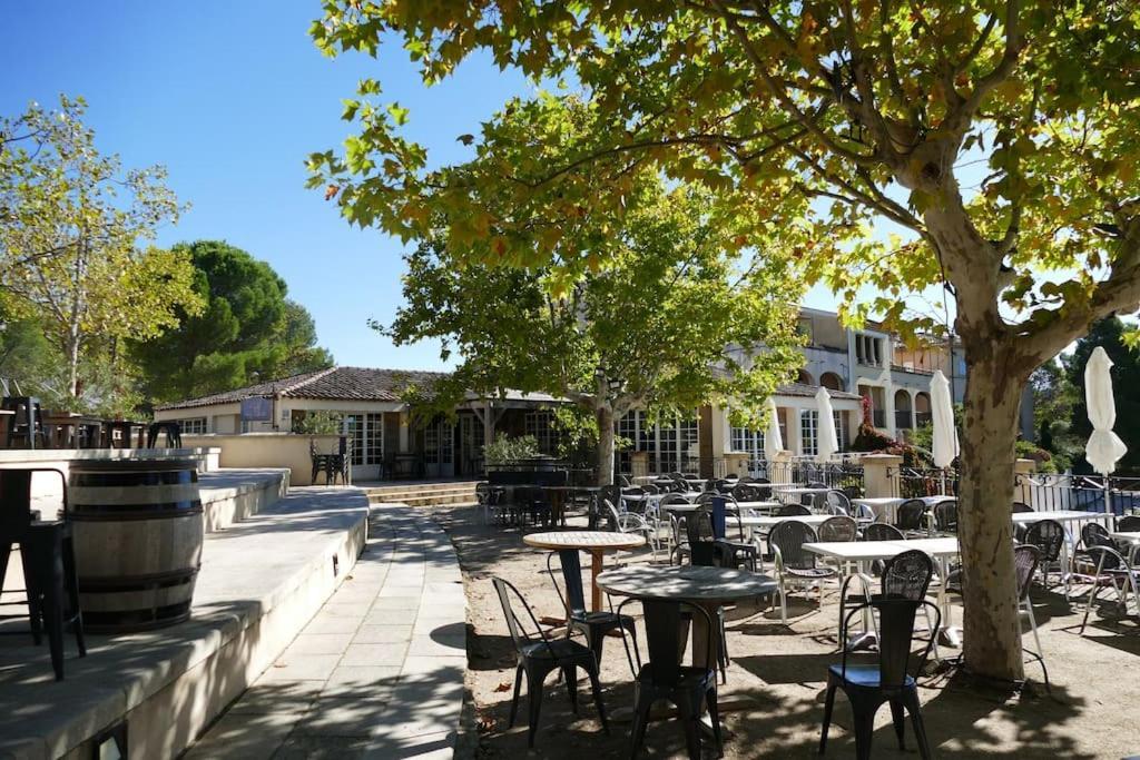 Appartement Clim & Piscine Sur Golf Pont-Royal Εξωτερικό φωτογραφία